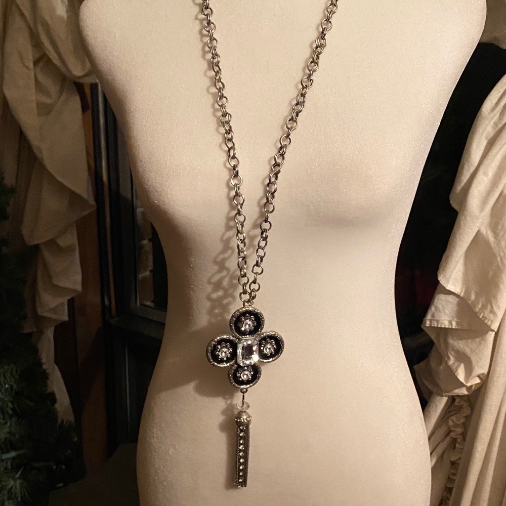 Elegant Silver Pendant Necklace